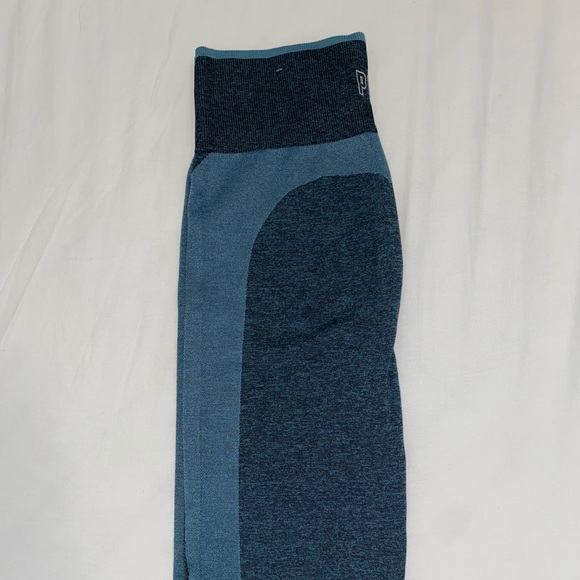 PINK VS WORKOUT LEGGINGS - Picture 3 of 4